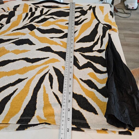 BAR By Melis Kozan XL Tiger Stripe Lightweight Sweater Yellow Black Comfy - Picture 11 of 11